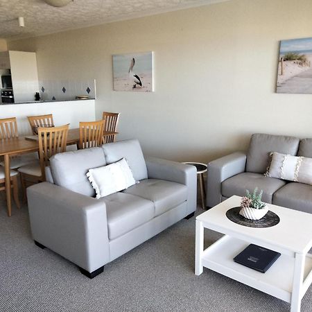 Moorings Beach Resort Калундра Екстериор снимка