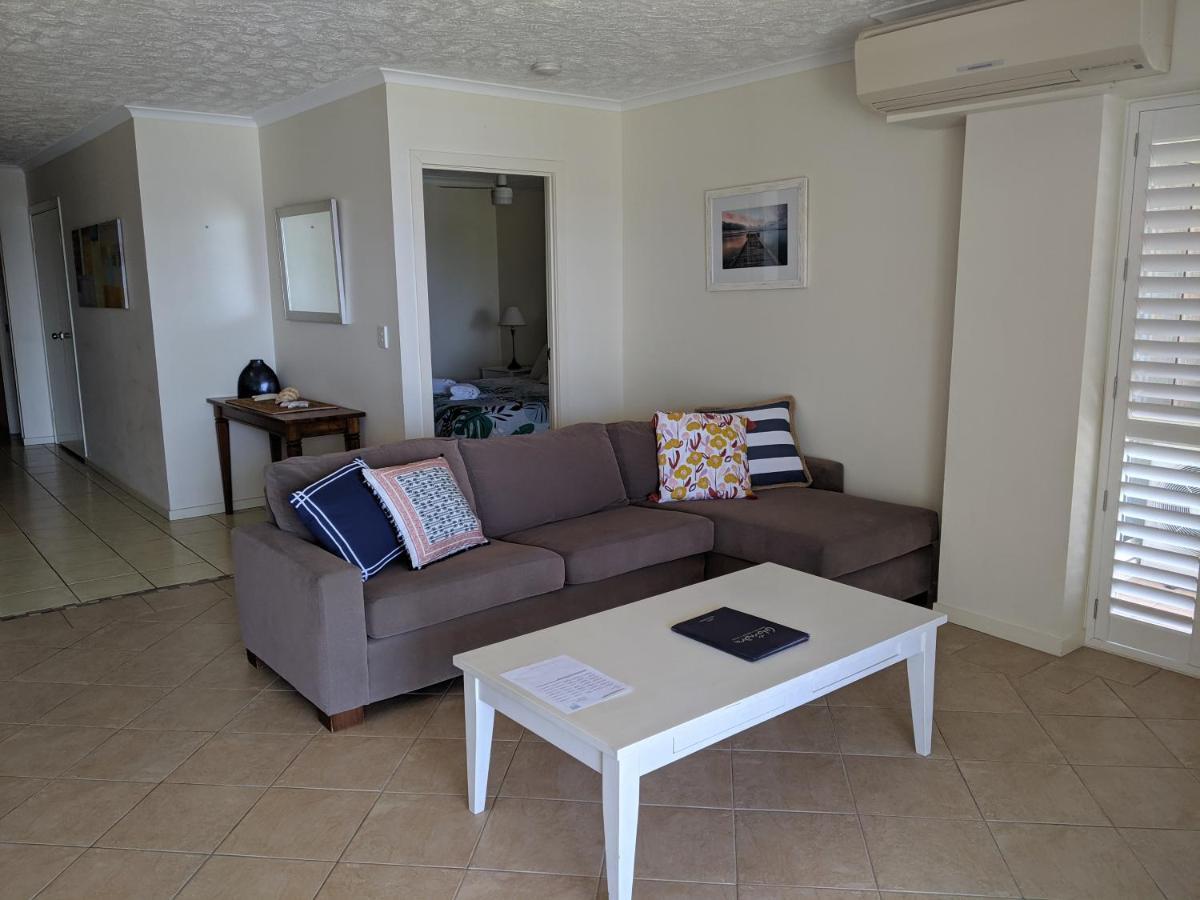Moorings Beach Resort Калундра Екстериор снимка
