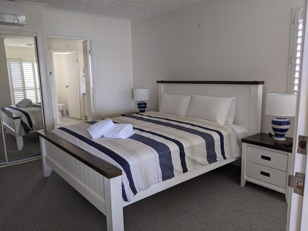Moorings Beach Resort Калундра Екстериор снимка
