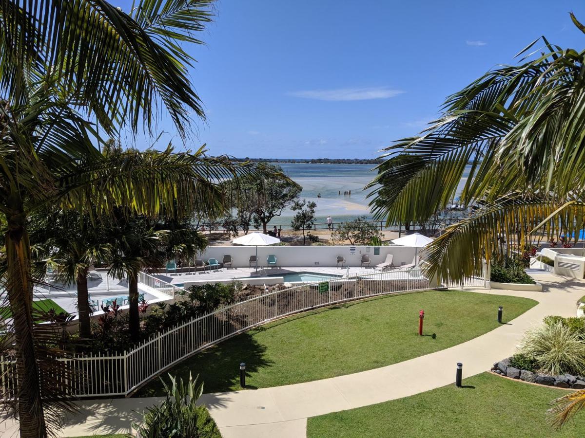 Moorings Beach Resort Калундра Екстериор снимка