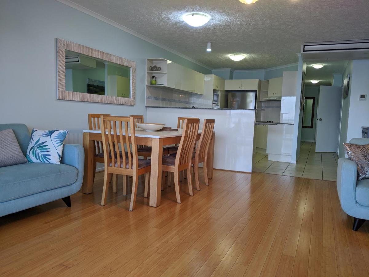 Moorings Beach Resort Калундра Екстериор снимка
