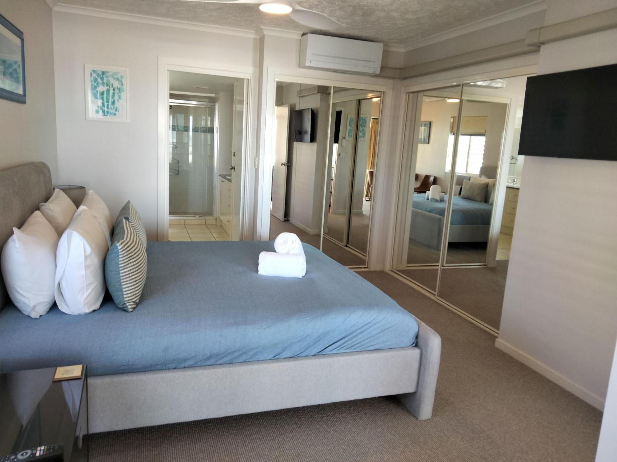 Moorings Beach Resort Калундра Екстериор снимка