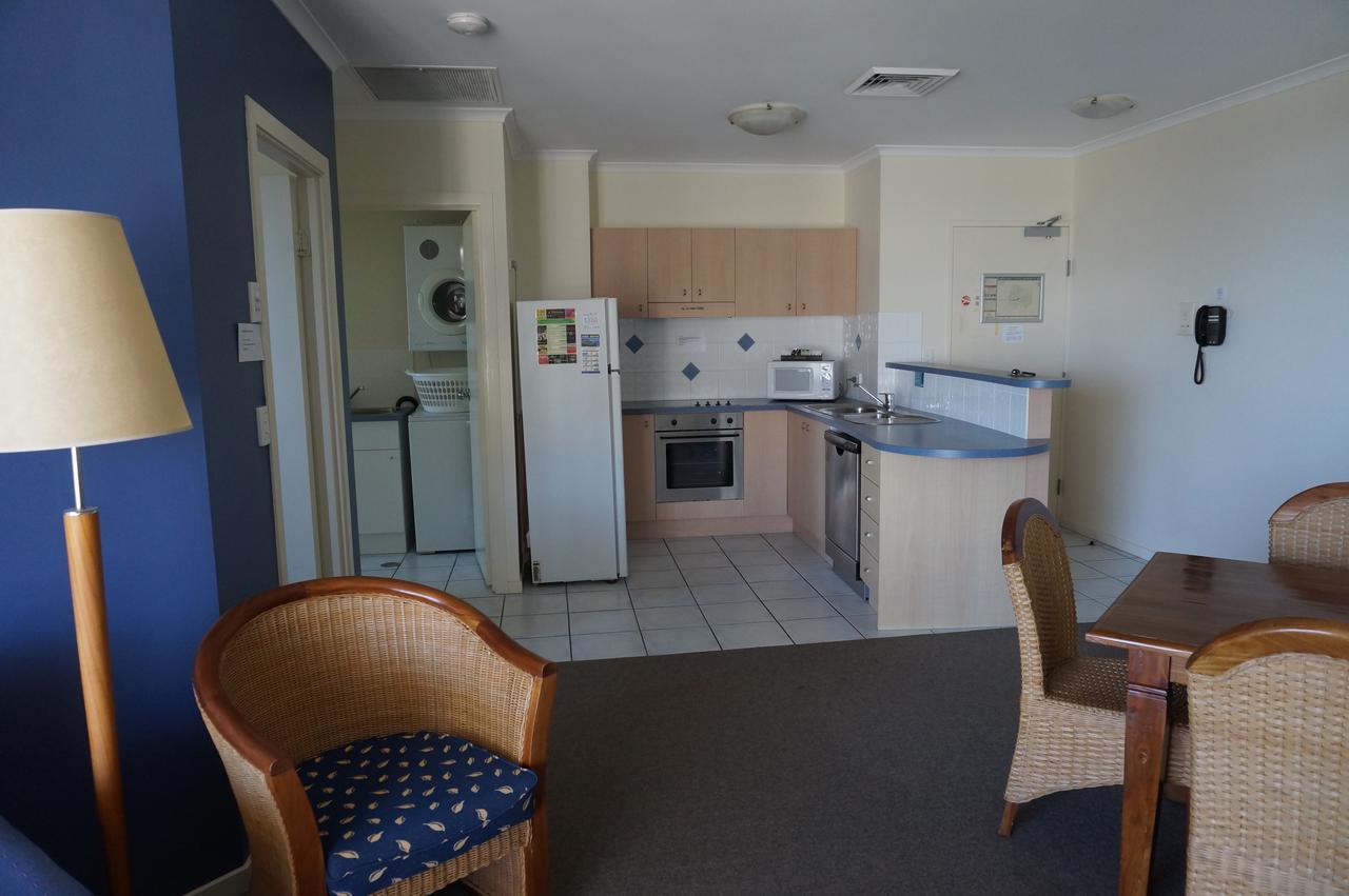 Moorings Beach Resort Калундра Екстериор снимка