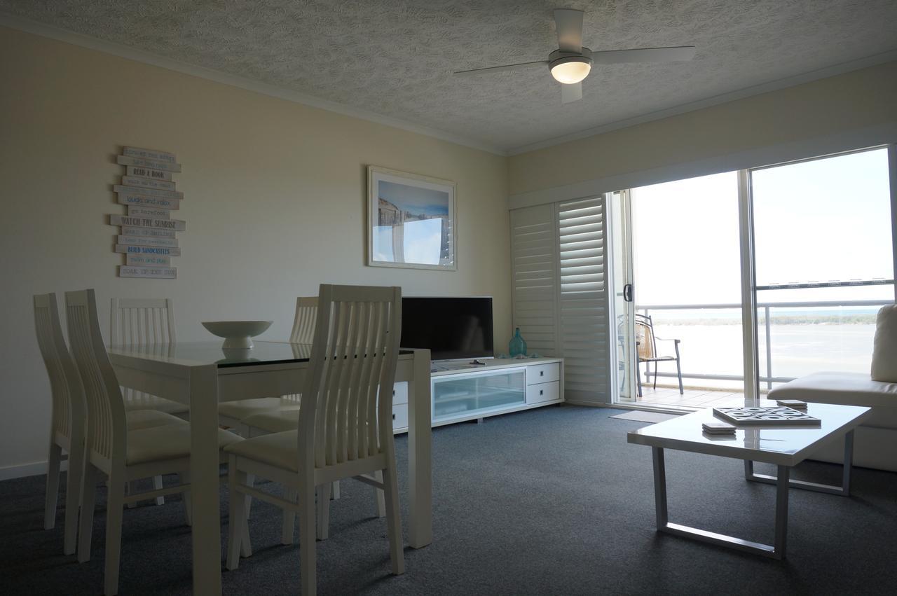 Moorings Beach Resort Калундра Екстериор снимка