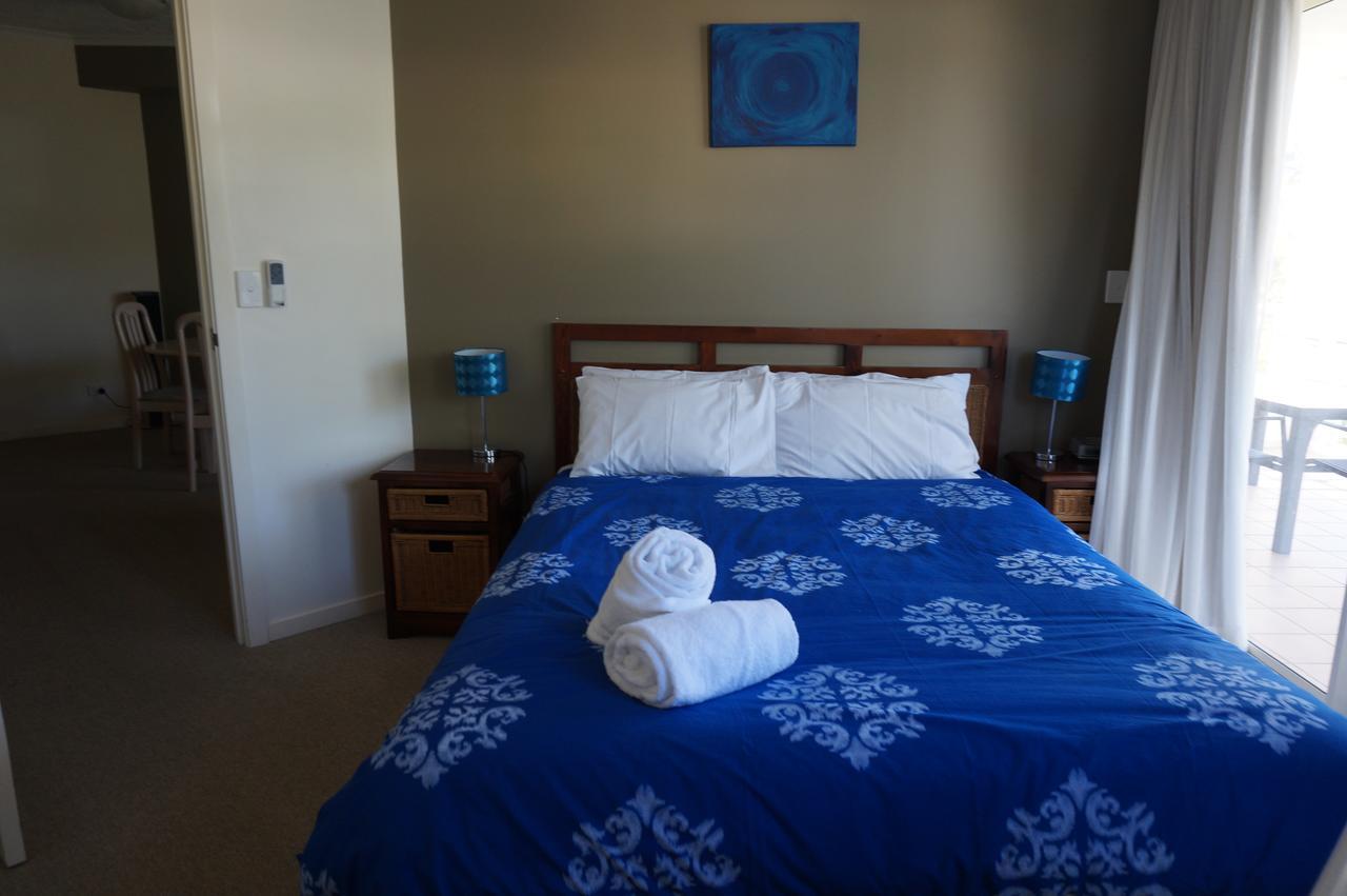 Moorings Beach Resort Калундра Екстериор снимка