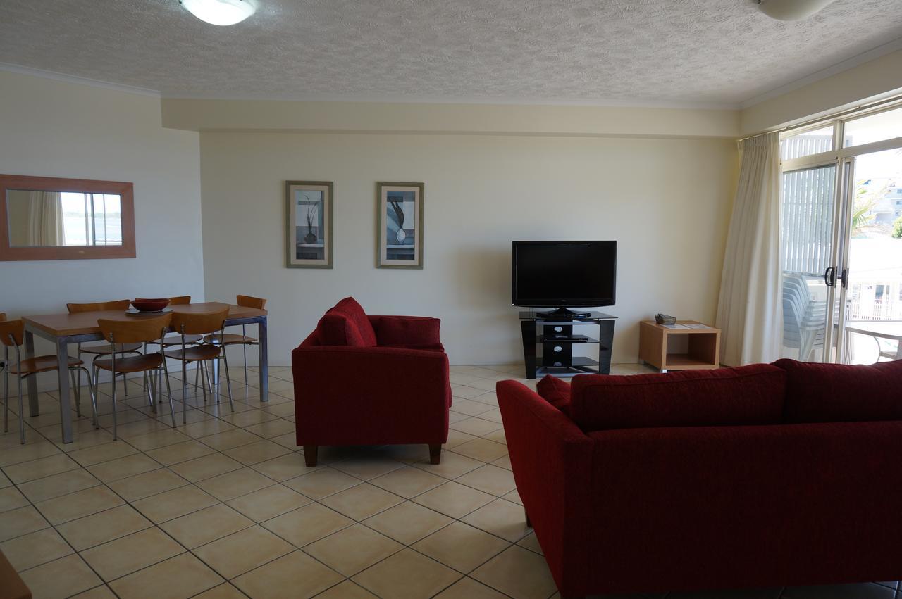 Moorings Beach Resort Калундра Екстериор снимка