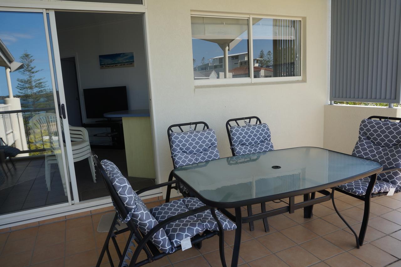 Moorings Beach Resort Калундра Екстериор снимка