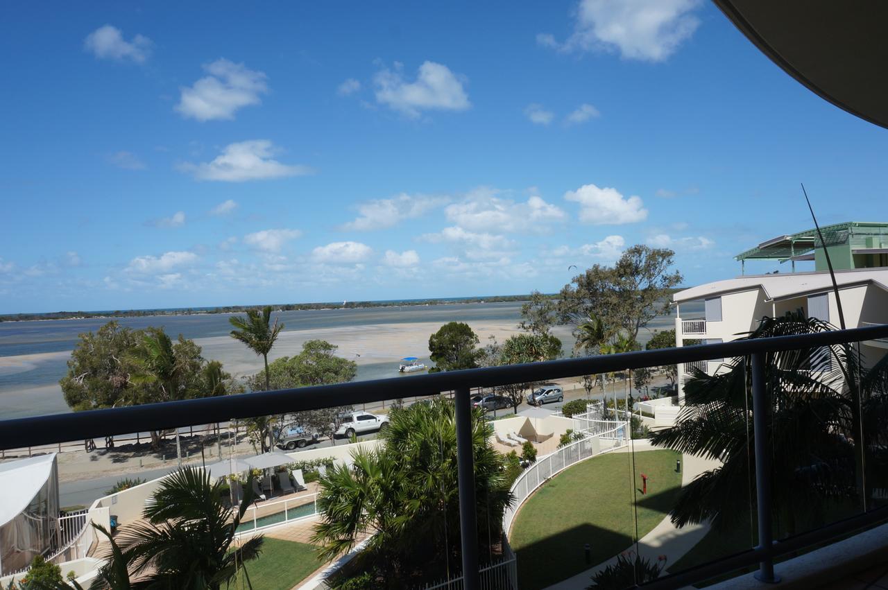 Moorings Beach Resort Калундра Екстериор снимка
