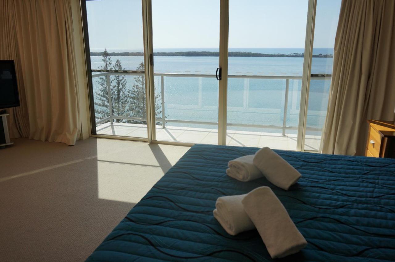 Moorings Beach Resort Калундра Екстериор снимка