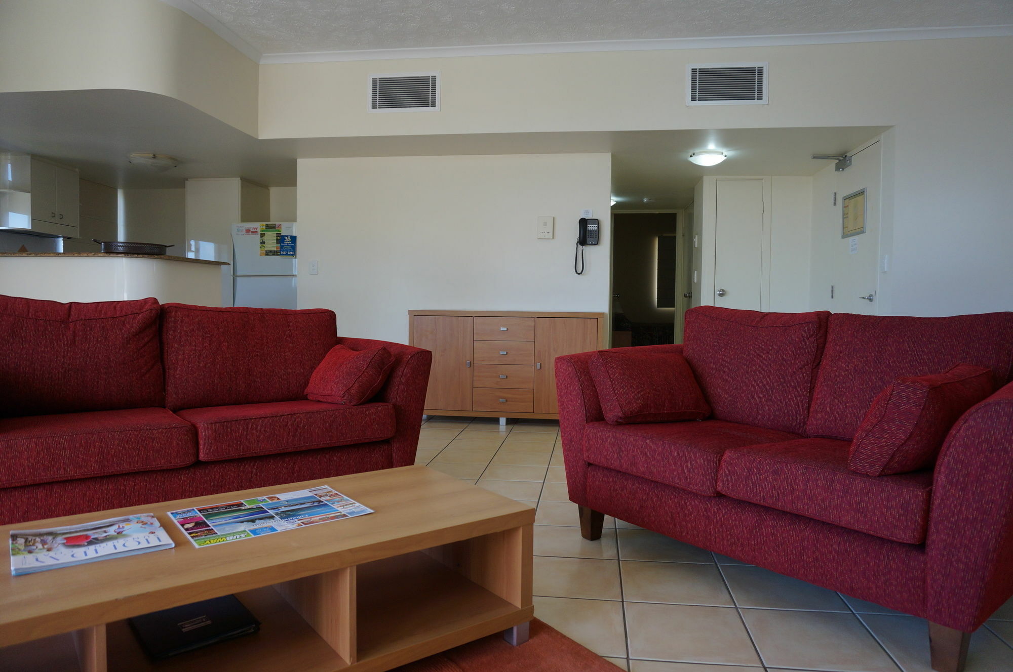 Moorings Beach Resort Калундра Екстериор снимка