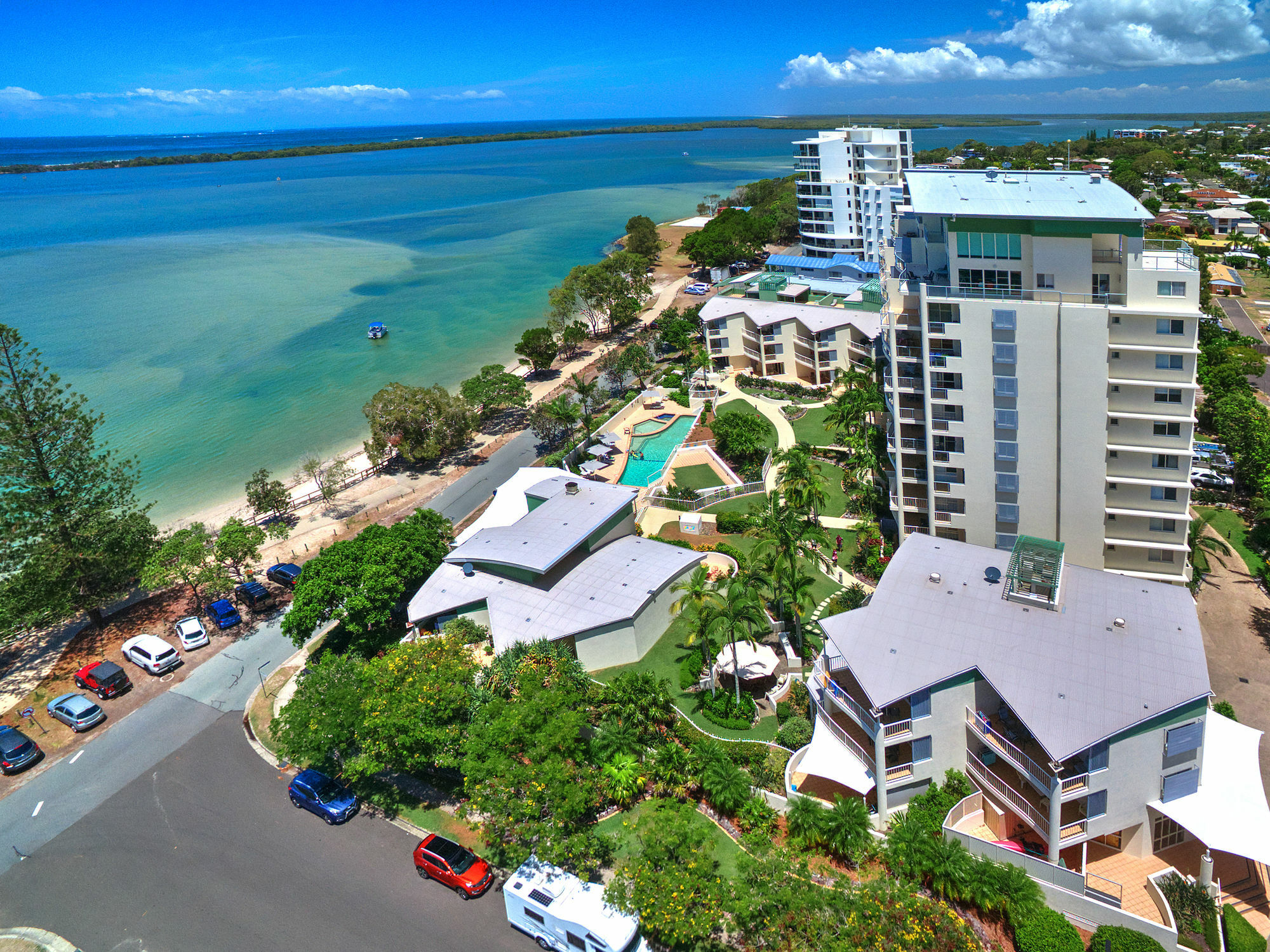 Moorings Beach Resort Калундра Екстериор снимка