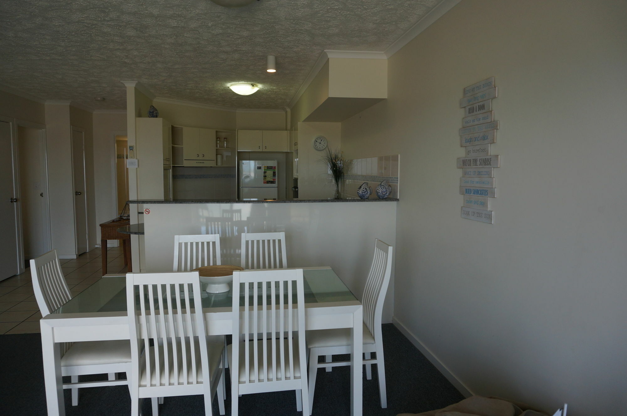 Moorings Beach Resort Калундра Екстериор снимка